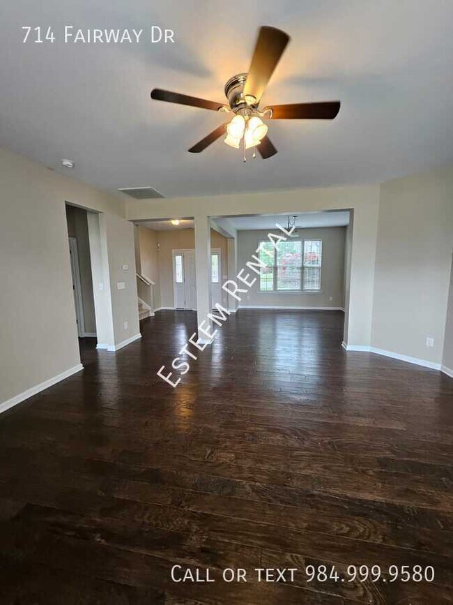 Foto del edificio - 714 Fairway Dr
