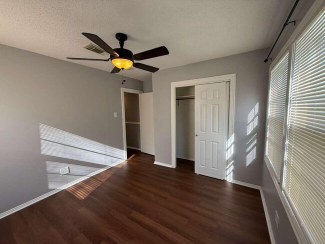 Building Photo - 3718 Penwood Way