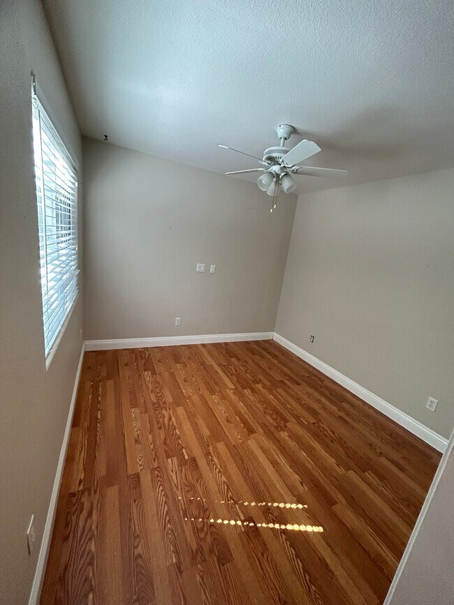 Bedroom - 181 S Lincoln St