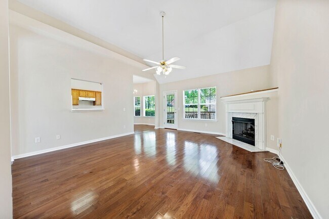 Foto del edificio - 100 Camden Ct N