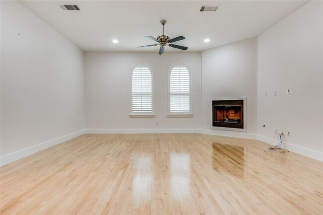 Foto del edificio - 3907 Cole Ave