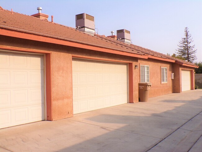 Foto del edificio - 531 Yellow Meadow Ct