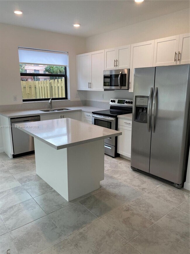 Foto del edificio - 316 NE 208th Terrace