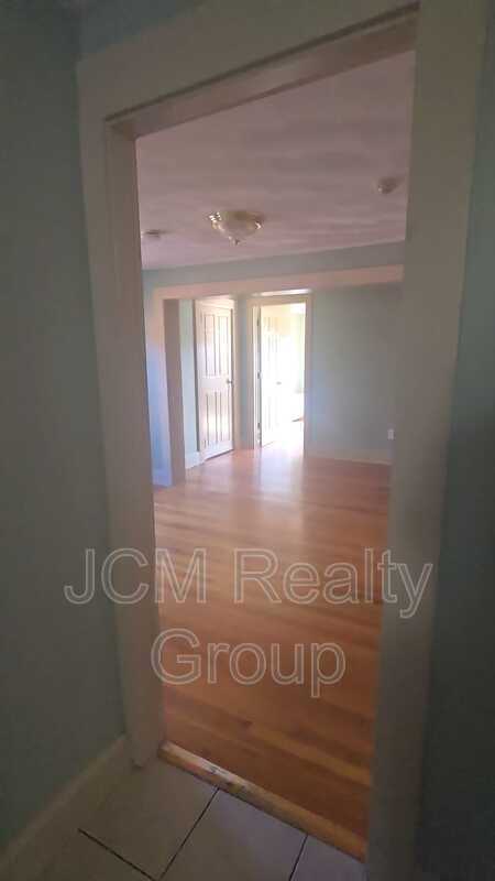 Building Photo - 86 Main St