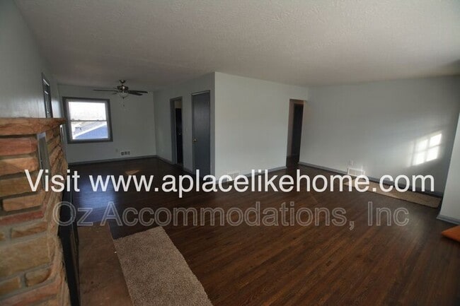 Building Photo - 4340 W 51st St