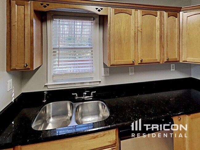 Building Photo - 3272 Greenhill Ct