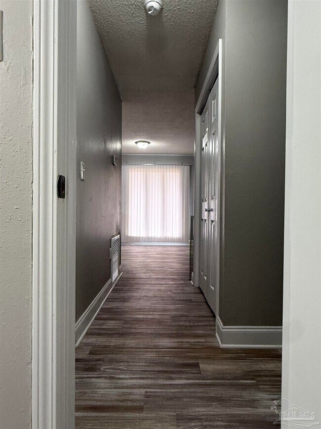 Foto del edificio - 1425 Toni St