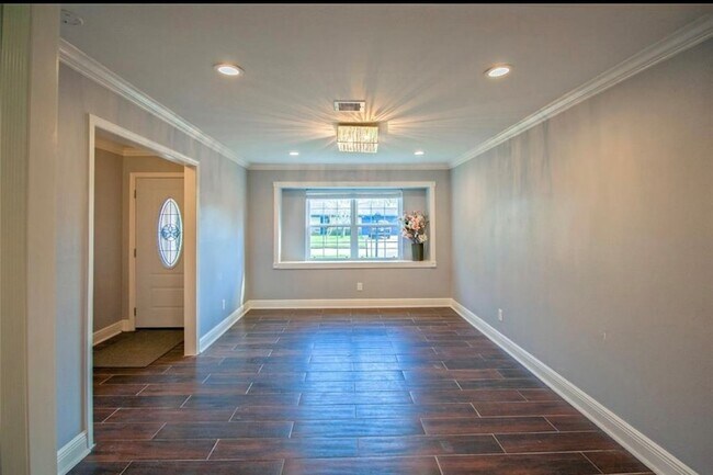 Foto del edificio - 6002 Duxbury St