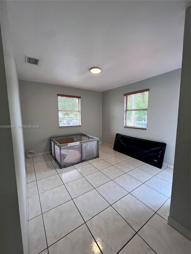 Building Photo - 16940 SW 94th Ave