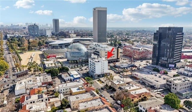 Foto del edificio - 637 S Fairfax Ave