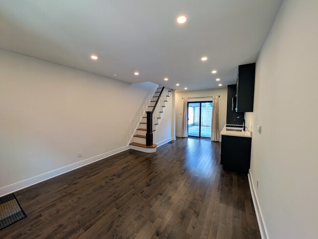Building Photo - 1118 Titan St