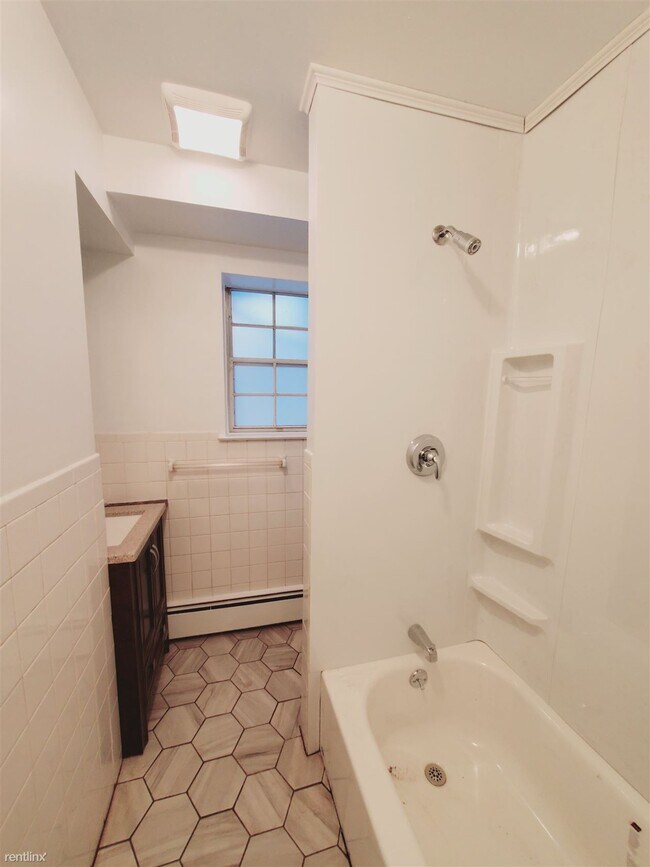 Foto del edificio - 2 br, 1 bath Condo - 11 Belltown Rd Apt 2