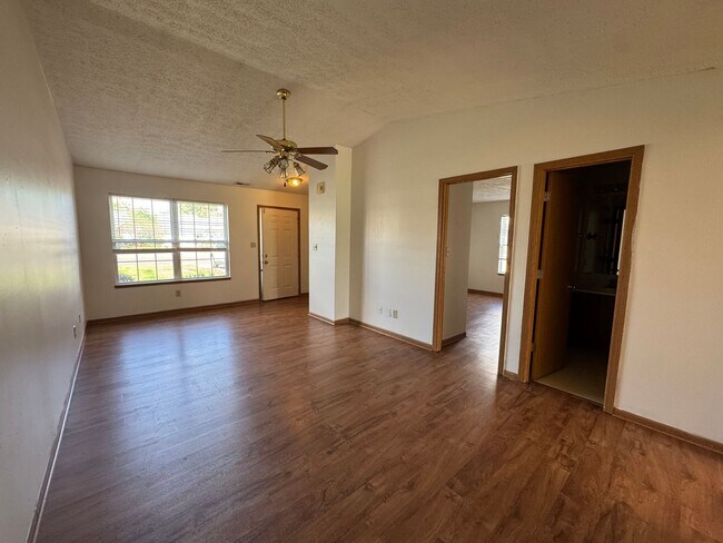 Foto del edificio - 1073 Fairlane Ct