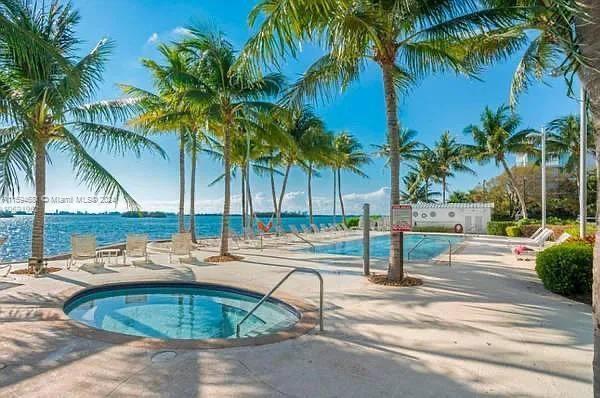Foto del edificio - 750 NE 64th St