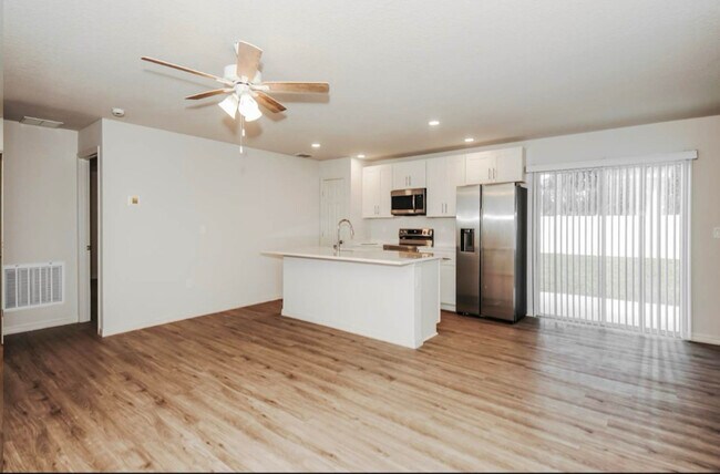 Building Photo - 9 Philmont Ln