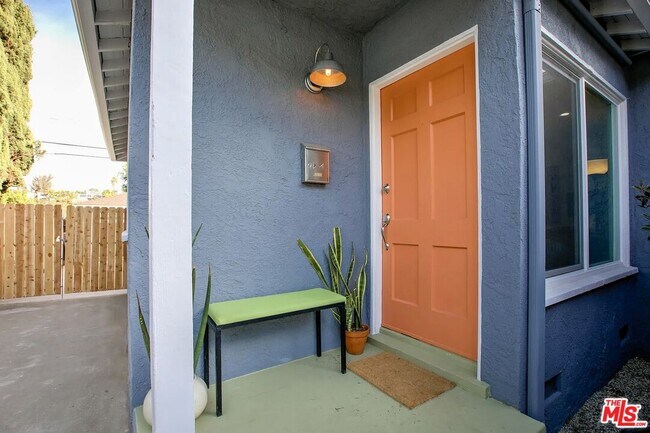 Foto del edificio - 4234 Verdugo Rd