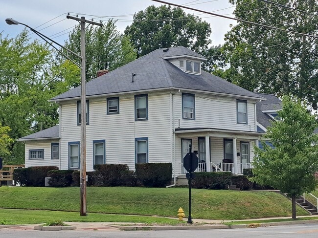 Building Photo - 409 E Vaile Ave