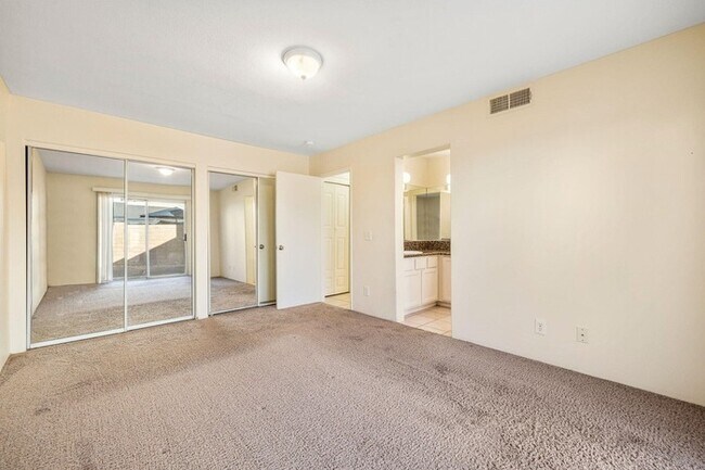 Foto del edificio - Spacious 4BR Home with Main-Level Primary Suite & No HOA!