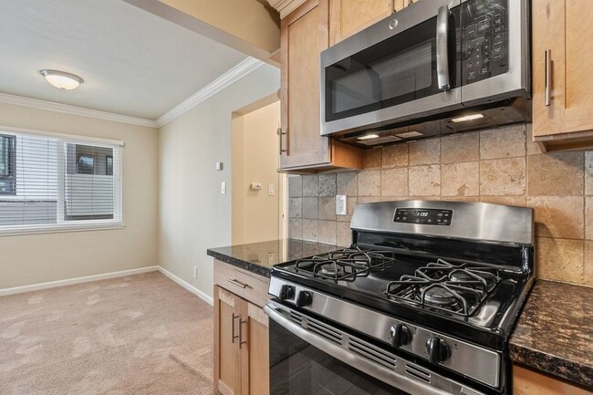 Building Photo - 1549 San Carlos Ave