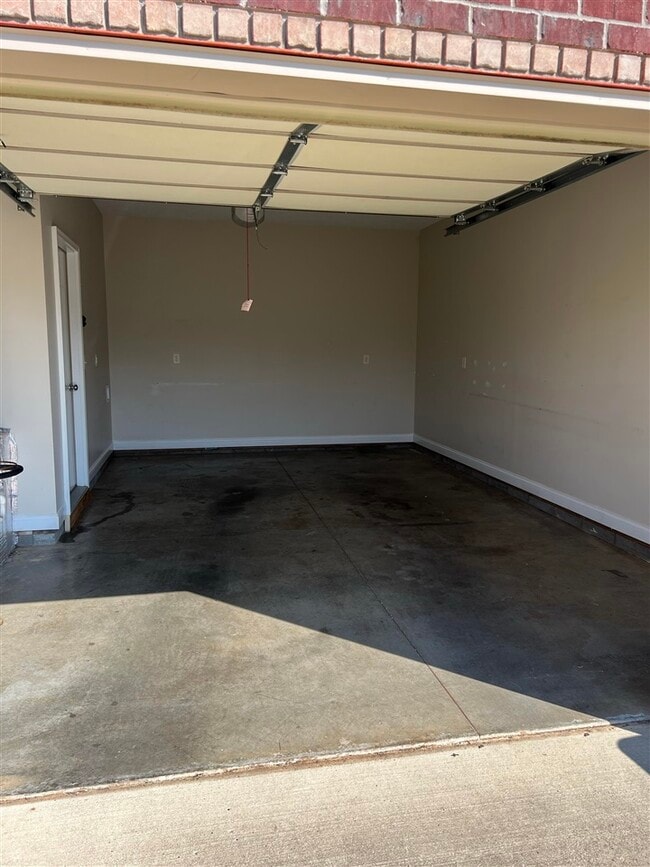 Building Photo - 593 Springfield Blvd