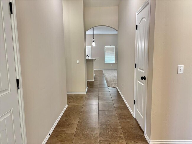 Building Photo - 709 SW 149th Pl