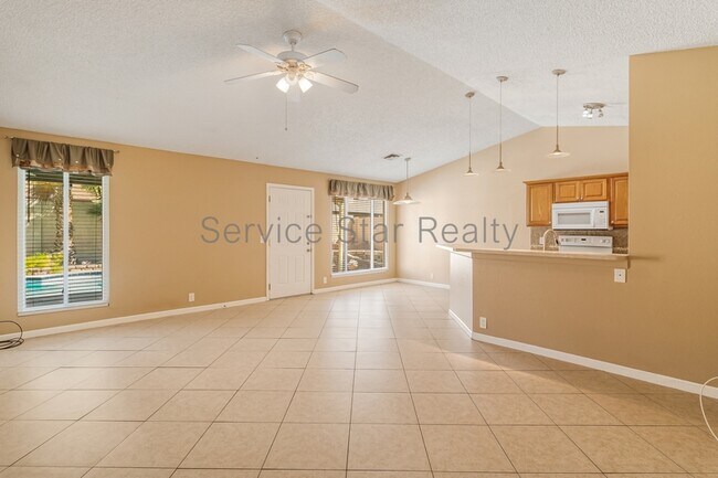 Foto del edificio - 10415 N 63rd Dr