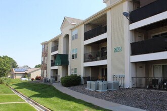 Building Photo - 12233 W Cross Dr