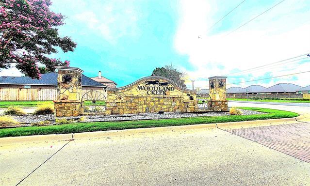 Foto del edificio - 621 Chestnut Ct