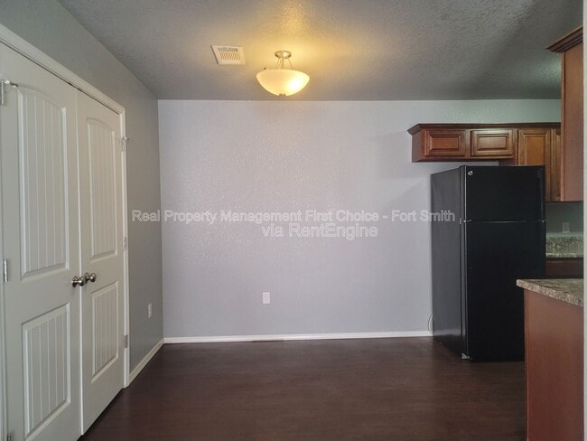 Foto del edificio - 2021 Ingalls Ln