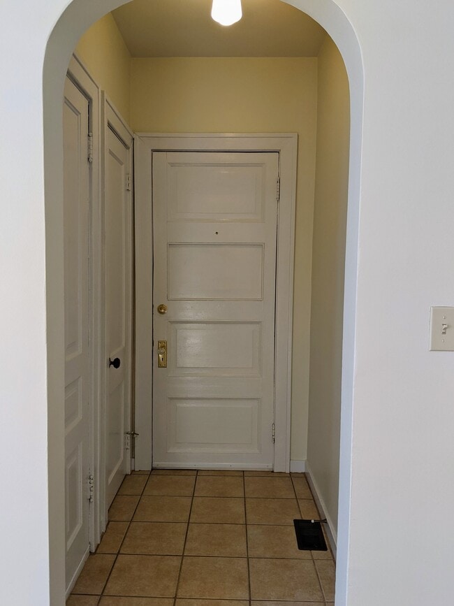 Front Entry Hall - 330 Henry Ave SE