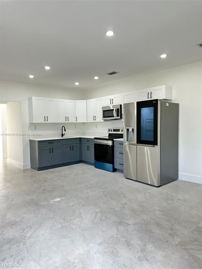 Building Photo - 3 br, 2 bath House - 1102 NW 103rd St # 1