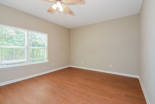 Foto del edificio - 504 Hill Crest Cir