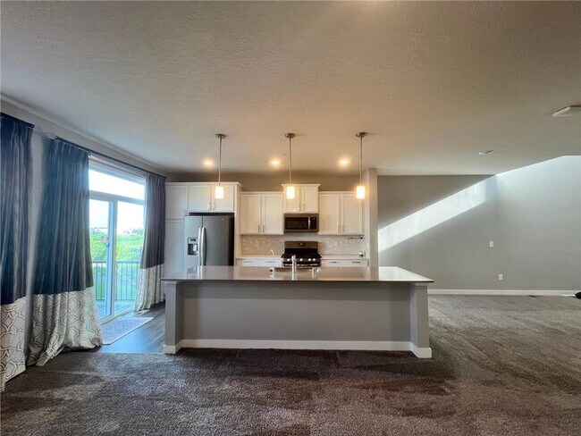 Building Photo - 7262 Alvarado Ln N