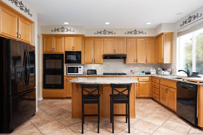 Building Photo - 6564 Bluebonnet Dr