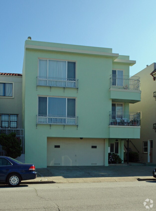 Building Photo - 182 Stanyan St