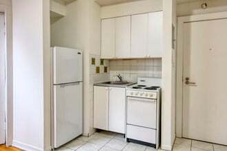 Building Photo - 3495 Av. Van Horne