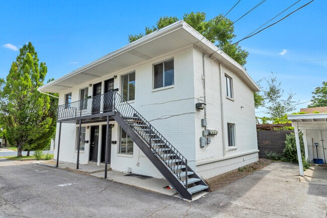 Foto del edificio - 265 E Burton Ave