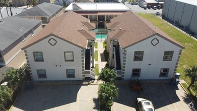 Building Photo - 107 E Bahama St