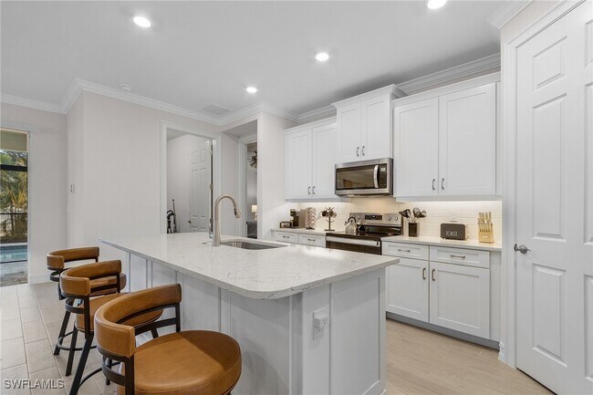 Foto del edificio - 379 Grace Bay Ln