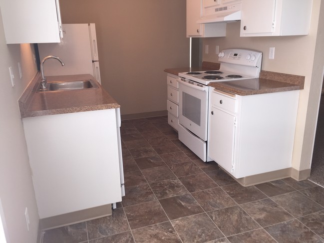 1BR Kitchen - La Vista Apartments