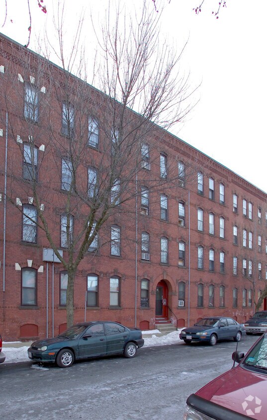 Foto del edificio - 586 S Summer St