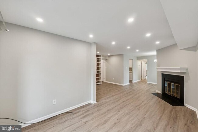 Building Photo - 3437 Summit Ct NE