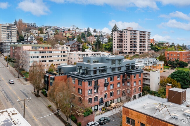 Building Photo - 916 Queen Anne Ave N