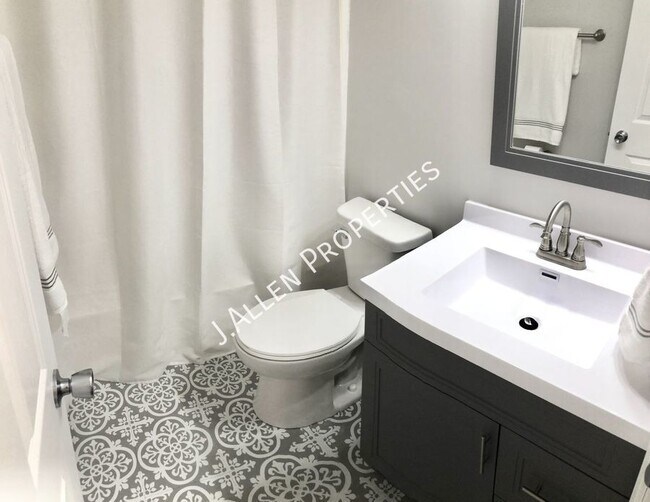 Building Photo - Beautiful Modern 2 bed