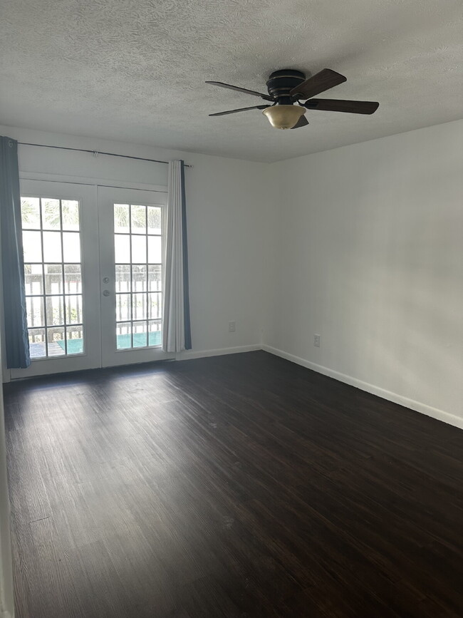 Building Photo - "Coastal Comfort Awaits: Charming 2-Bed Co...