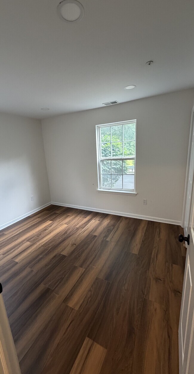 Foto del edificio - 6001 Tudor Dr