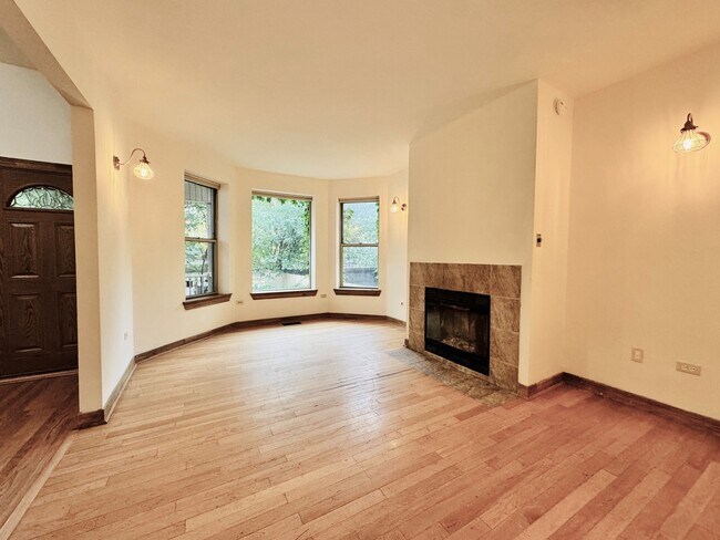 Building Photo - 6128 S Kenwood Ave