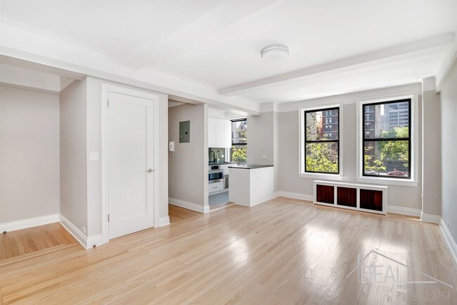 Foto del edificio - 306 E 21st St