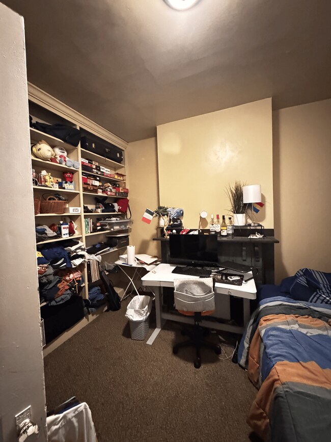 Foto del edificio - Oakland 3 Bedroom with Parking – Available August 1st, 2026