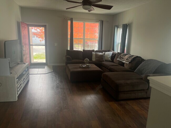 Foto del edificio - 6938 Harbour Woods Overlook